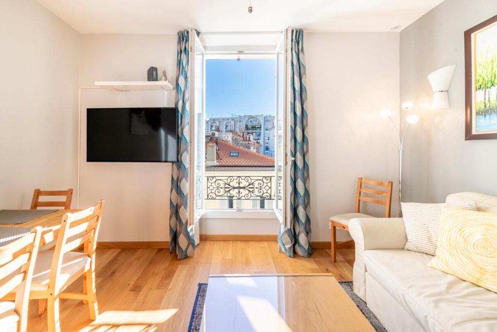 Two Bedrooms - 250m to the beach