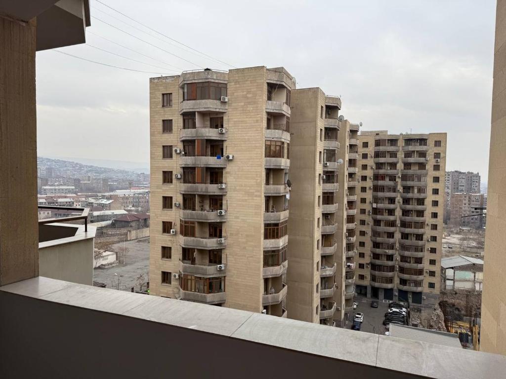 فضای داخلی Modern Central Apartment with Balcony & Ararat View, 3 Min Walk to Republic Square در ایروان - تصویر ۳