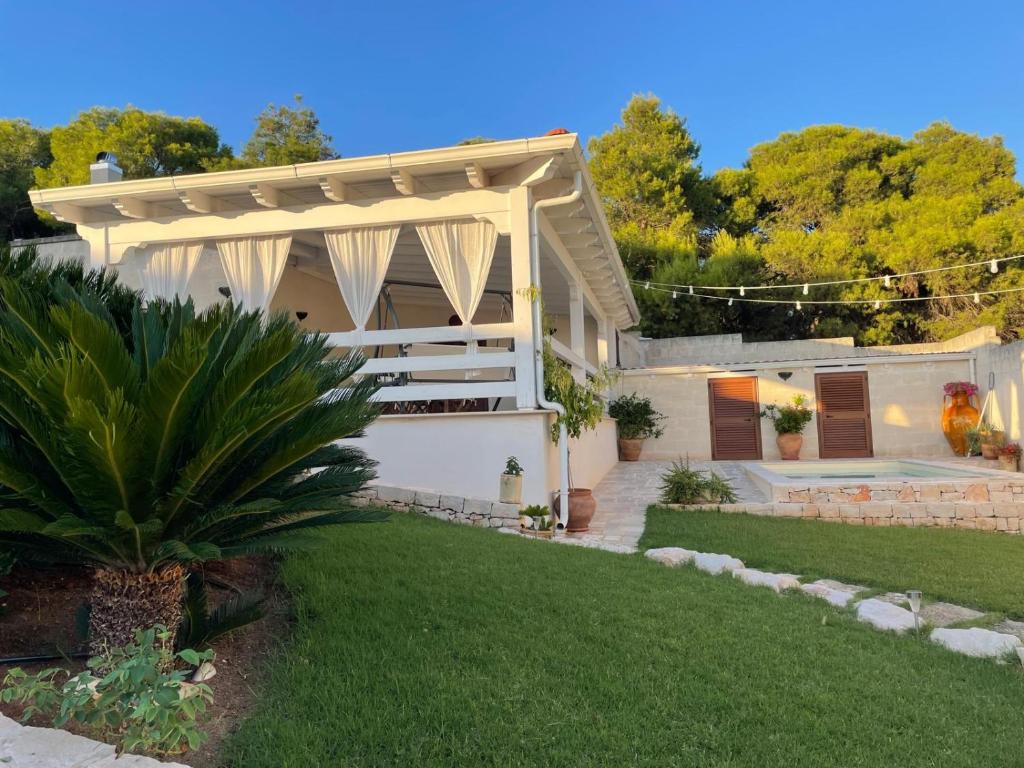 a white house with a lawn in front of it at MASSERIA FRANTELLA in Grottaglie
