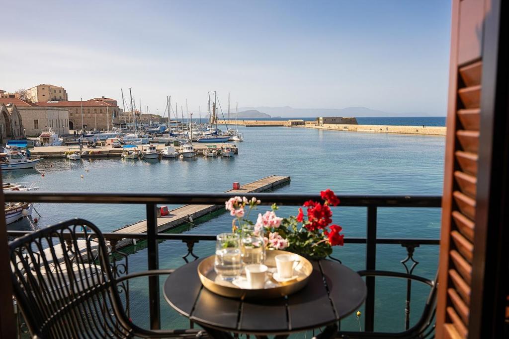 3 Sails - 2BR on Venetian Harbour with Balcony