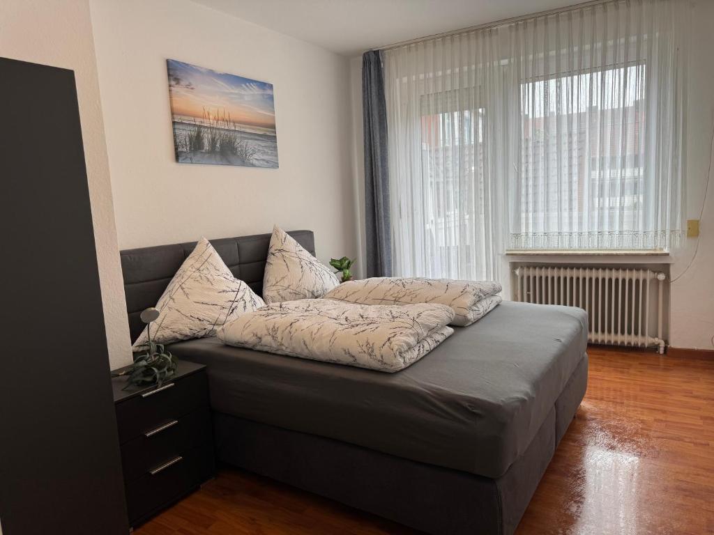 a living room with a couch in front of a window at Vina Ferienwohnung in Emden