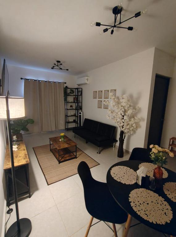 a living room with a table and a couch at Departamento a 3 min de Playa Miramar in Ciudad Madero