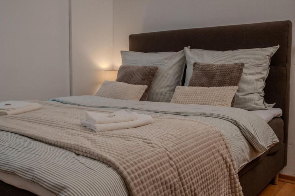 a large bed with two towels on top of it at Waldherberge Sargenroth in Sargenroth
