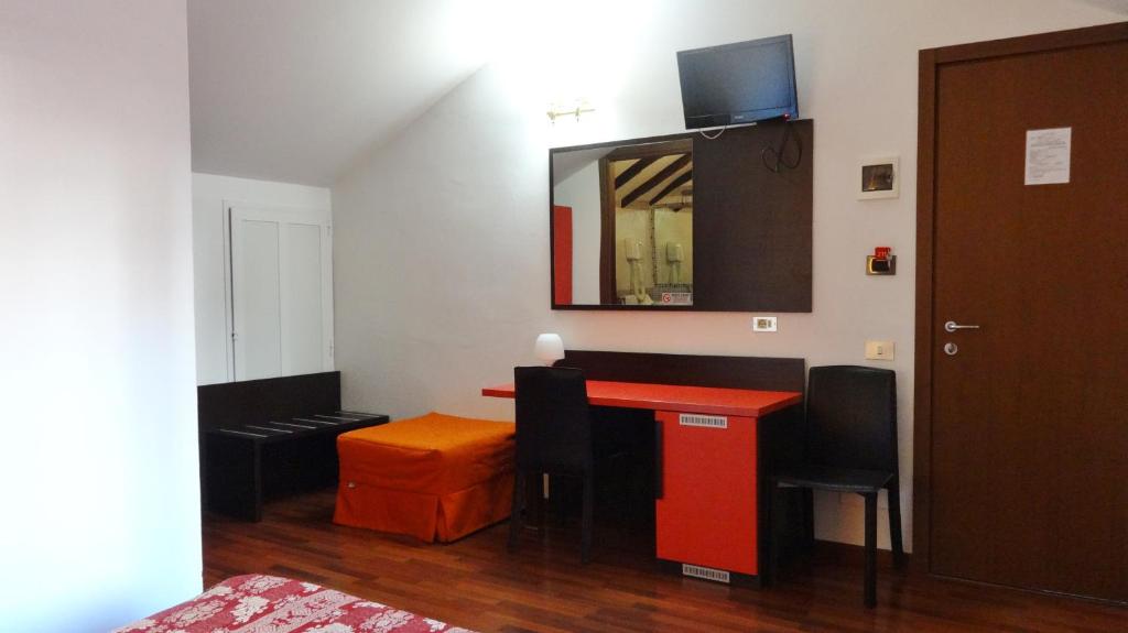 TV a/nebo společenská místnost v ubytování Lux Hotel Durante