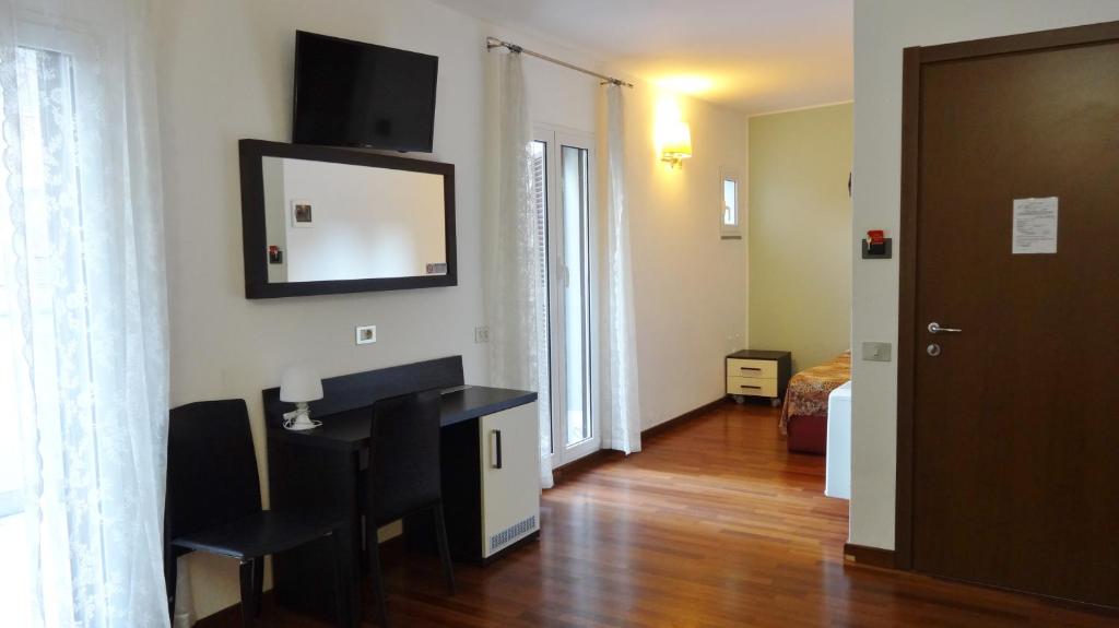 TV a/nebo společenská místnost v ubytování Lux Hotel Durante