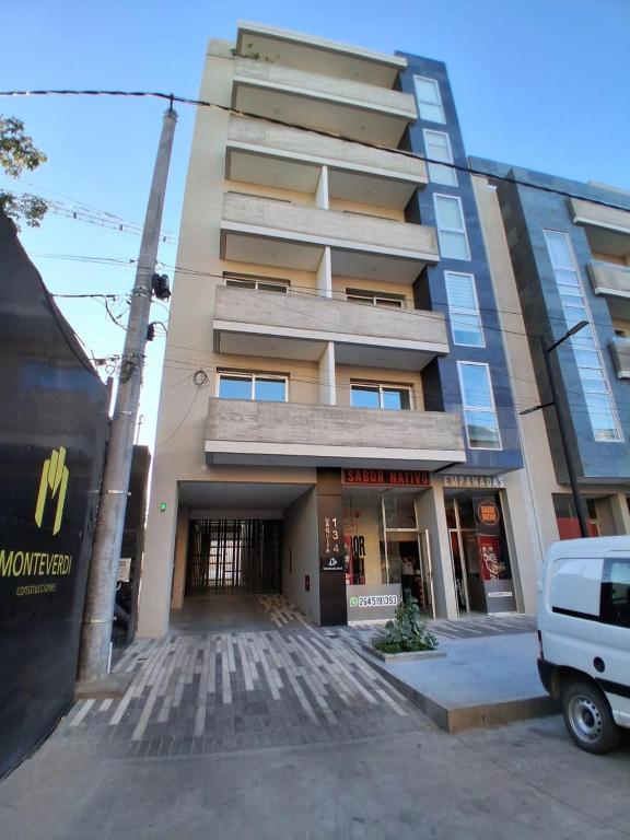 a building with a car parked in front of it at Edificio Domum Urquiza 134 in San Juan