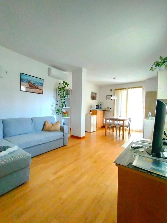 a living room with a blue couch and a table at Appartamento Le Nuvole da Davide e Romina in Santarcangelo di Romagna