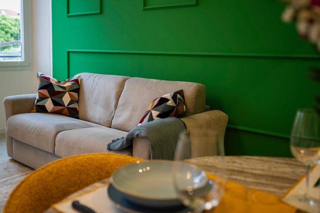 Bright & Stylish Florence Apt 10 from SMN