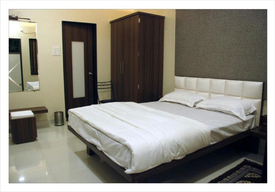 Postel nebo postele na pokoji v ubytování Matoshri Homestay Airport Road