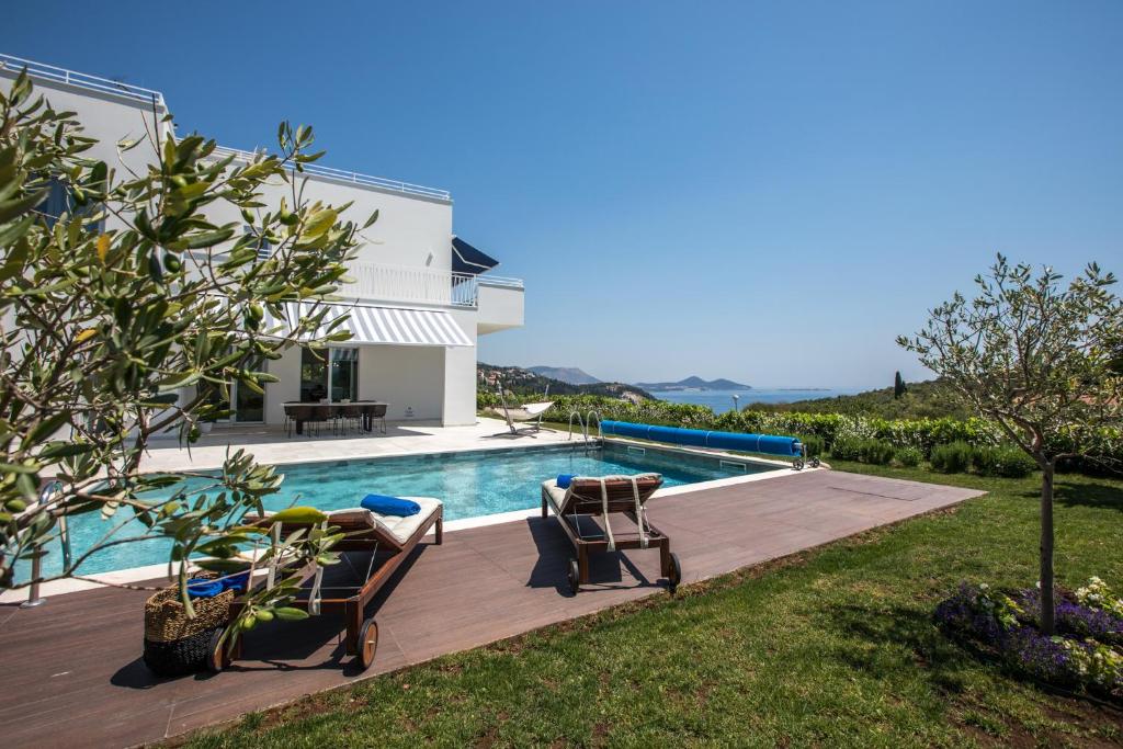 a villa with a swimming pool and a house at Villa Soderini in Dubrovnik