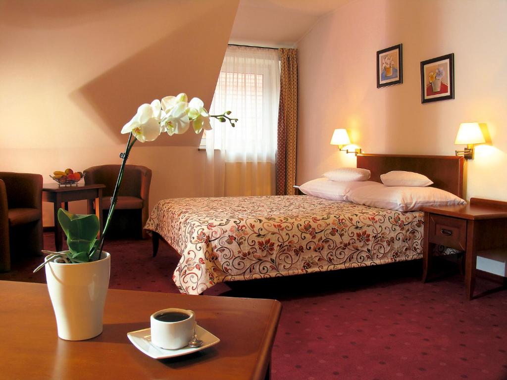 Postel nebo postele na pokoji v ubytování Hotel Relaks Wellness & SPA