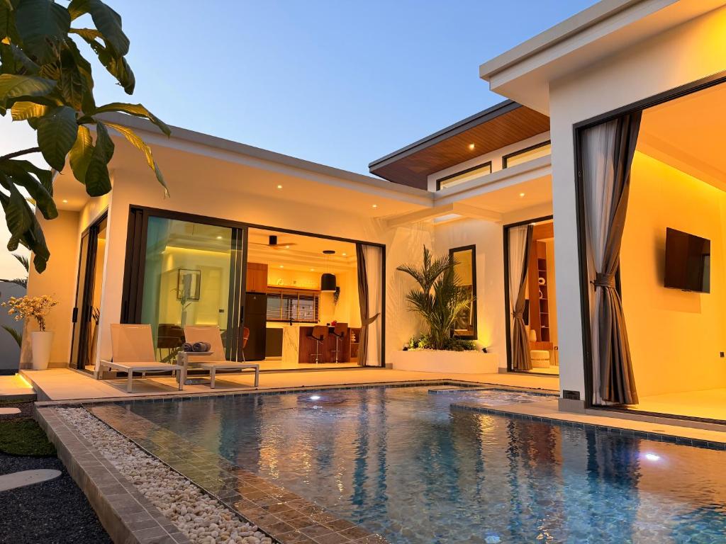 an image of a swimming pool in a villa at Chareen Pool Villa in Ban Khlong Haeng