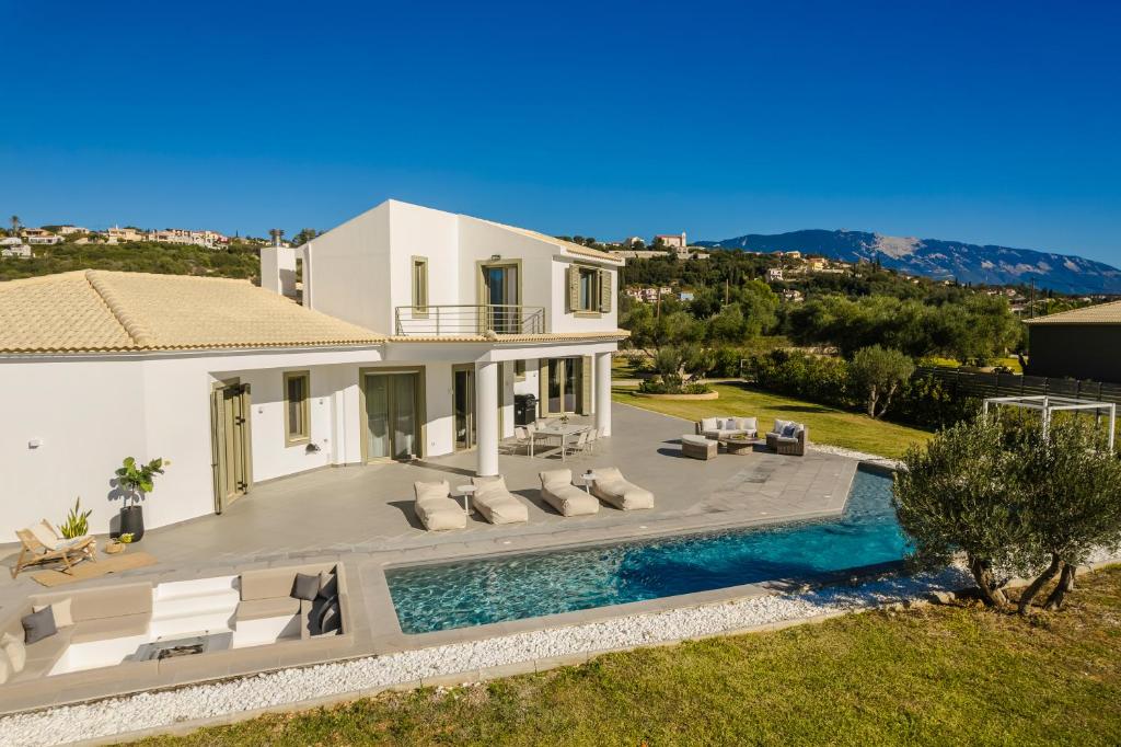 an image of a villa with a swimming pool at Villa Felicity in Svoronata