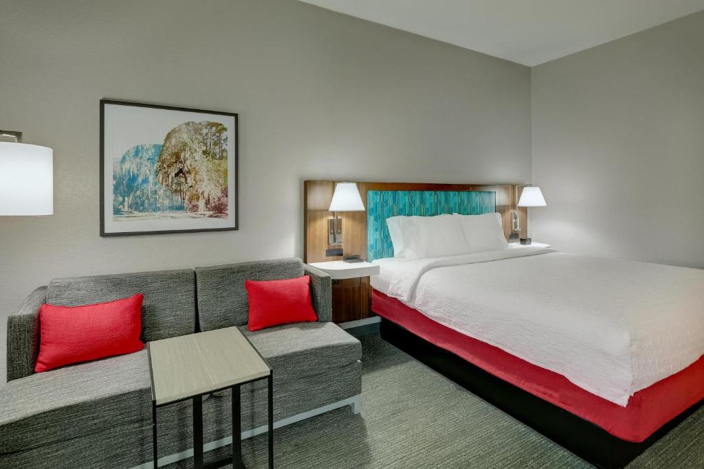 Hampton Inn Beaufort - King Room With Sofa Bed - Non-Smoking