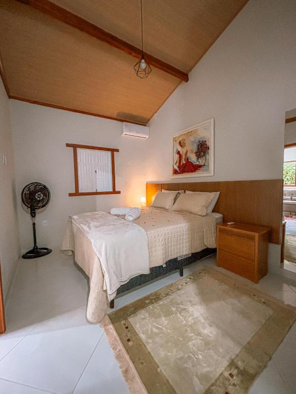 a bedroom with a large bed and a window at Casa lorenzoni in Venda Nova do Imigrante