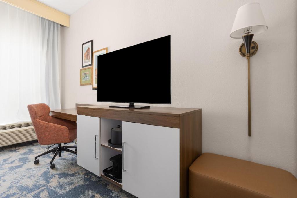 Hampton Inn Frostburg - Queen Kamer Met Mobiliteitstoegang/Rookvrij