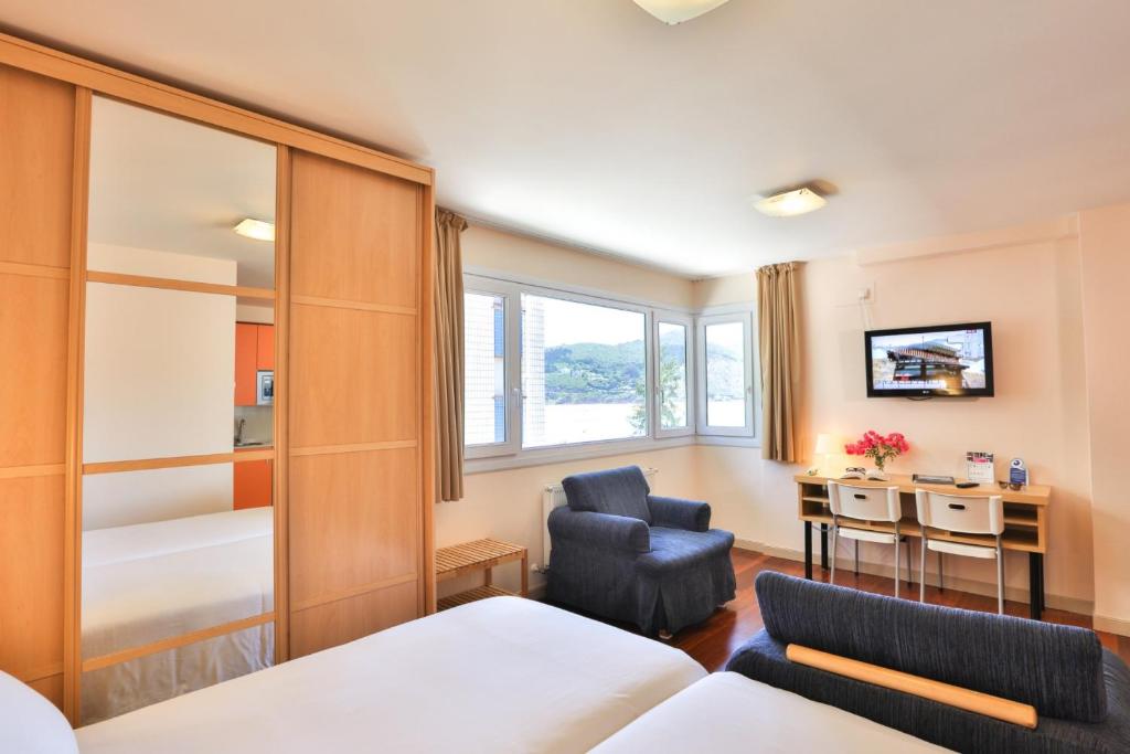 TV a/nebo společenská místnost v ubytování Apartamentos Mundaka