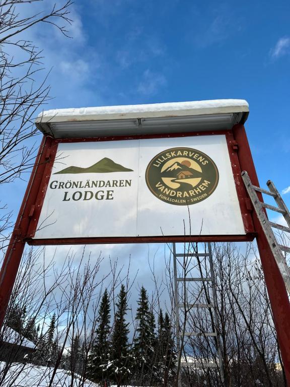 a sign for the greenland american lodge at Lillskarvens vandrarhem in Funäsdalen