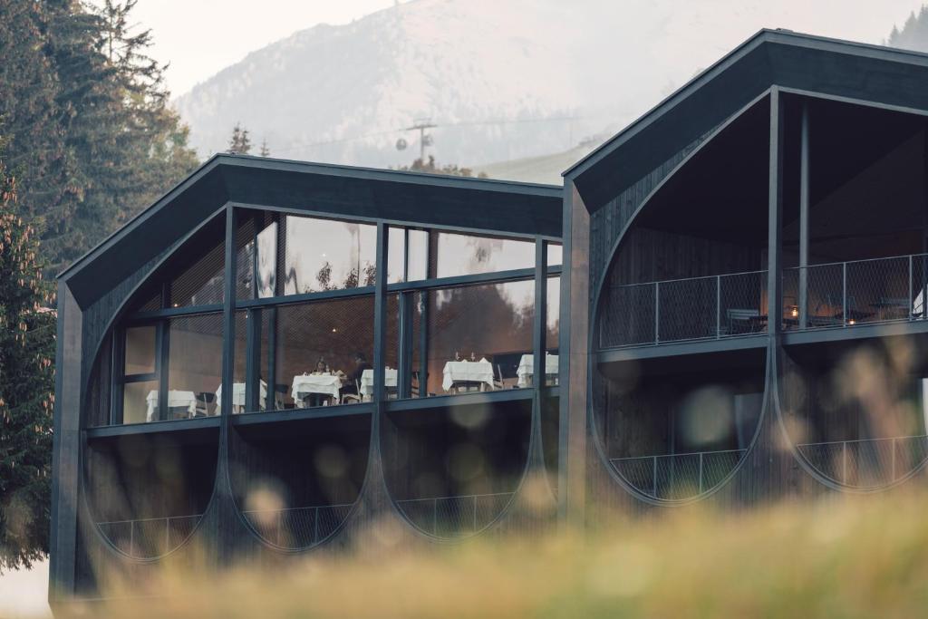 a building with windows with vehicles in it at Hotel Milla Montis in Maranza