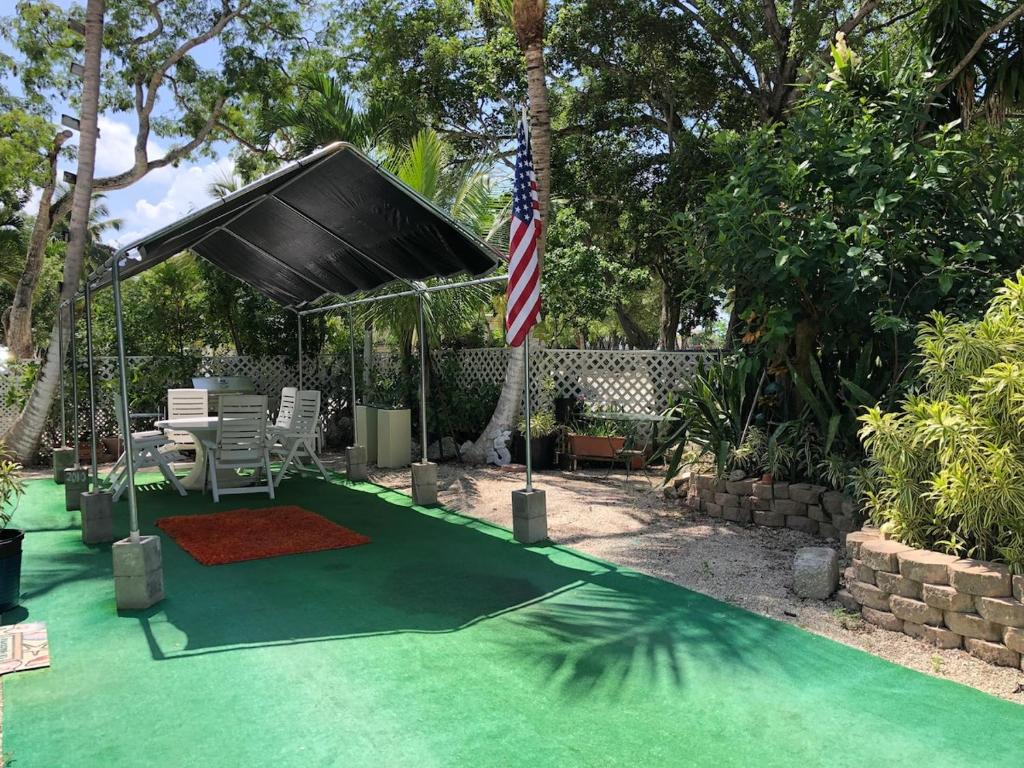 an american flag sitting on a green lawn at Paradise Found-Key Largo Kampground Divers Welcome in Key Largo