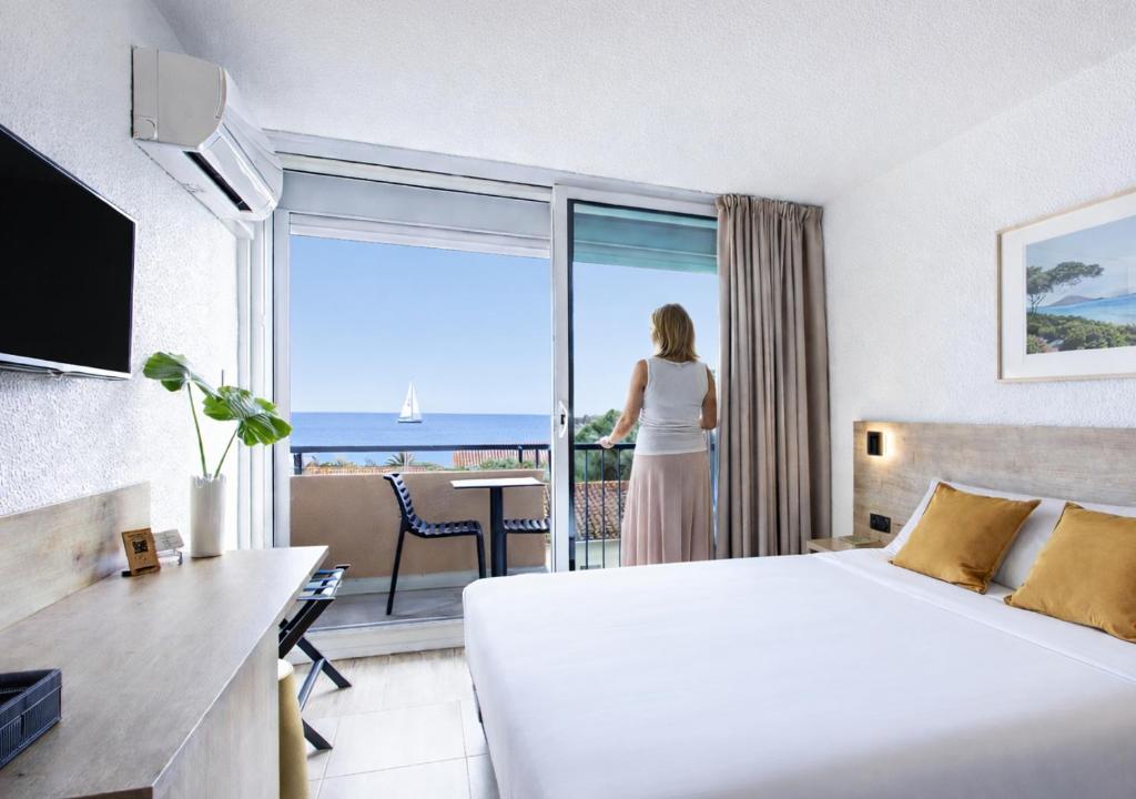 Hotel Centre Plage में टेलीविजन और/या मनोरंजन केंद्र