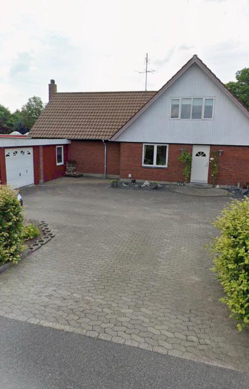a house with a driveway in front of it at Glentevej 4 in Ringkøbing