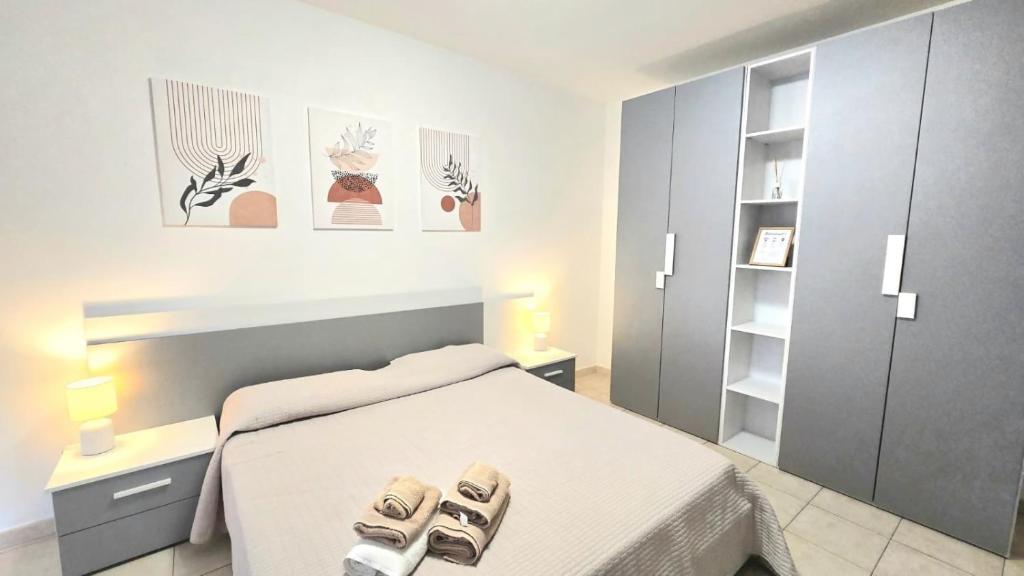 a bedroom with a bed with two shoes on it at Open space centrale con parcheggio privato coperto in Palau