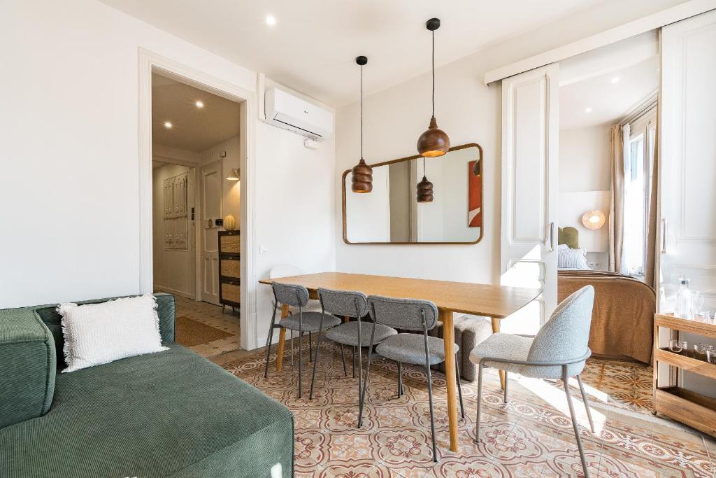 Bright apartment with balcony in Sagrada Familia