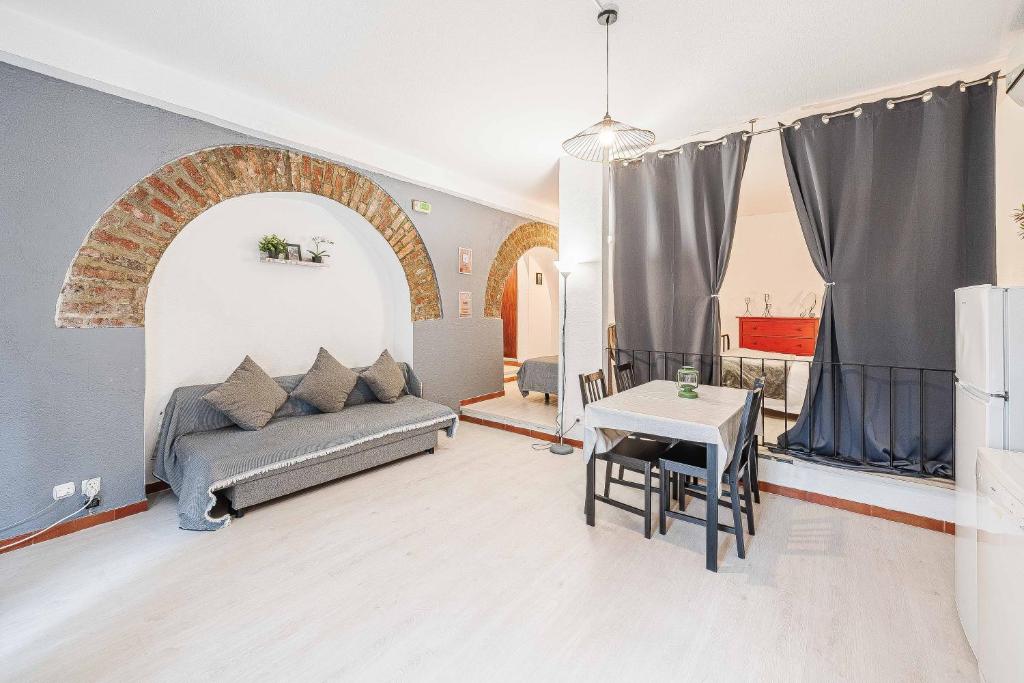 a living room with a couch and a table at Casas da Biquinha in Sintra