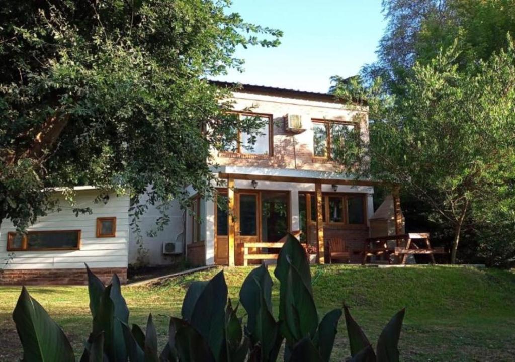a house in the middle of a yard at Casa Golf in Sierra de los Padres