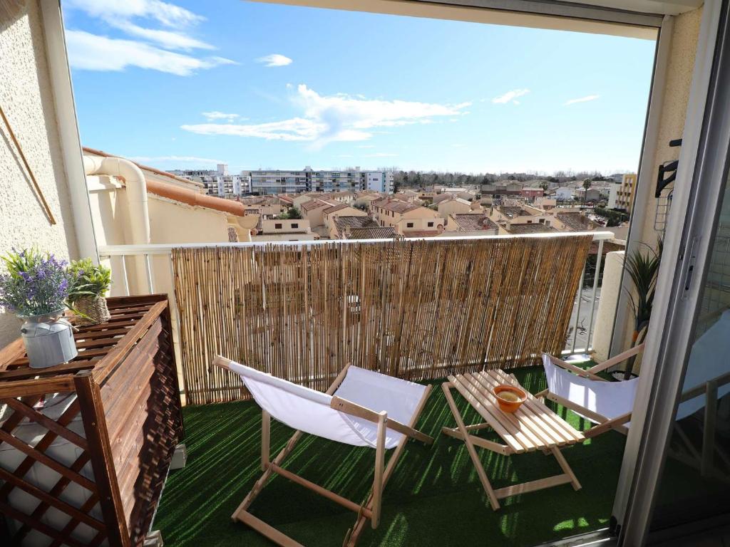 Charmant Duplex Climatisé, 2 Pièces avec Mezzanine, Parking et Terrasse, Proche Mer et Commerces