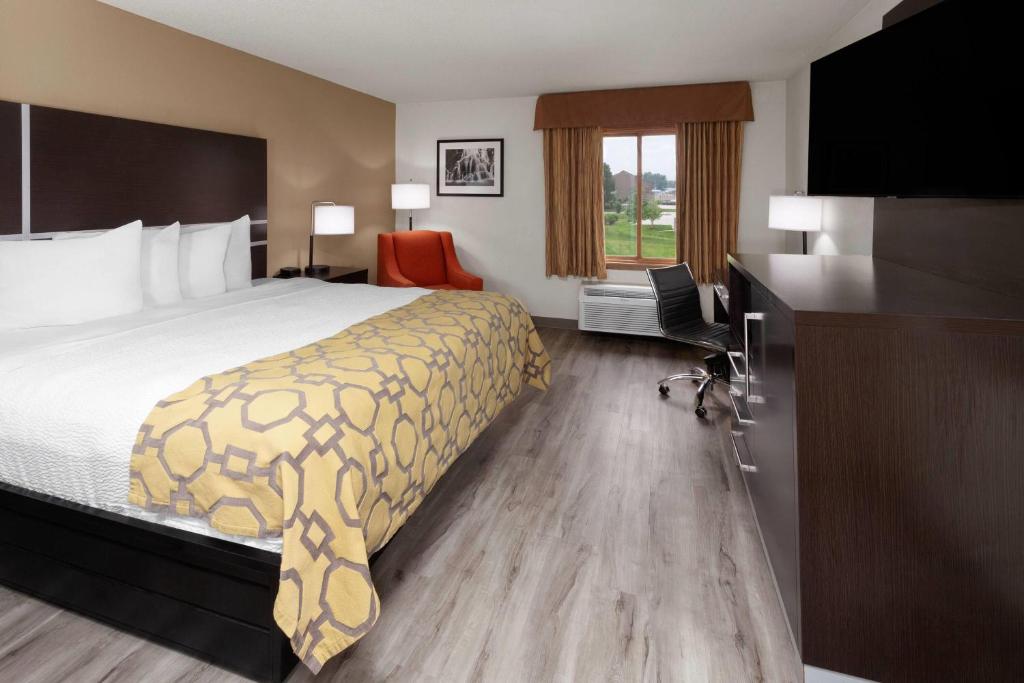 Baymont by Wyndham Green Bay photo