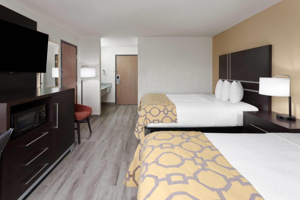 Baymont by Wyndham Green Bay photo