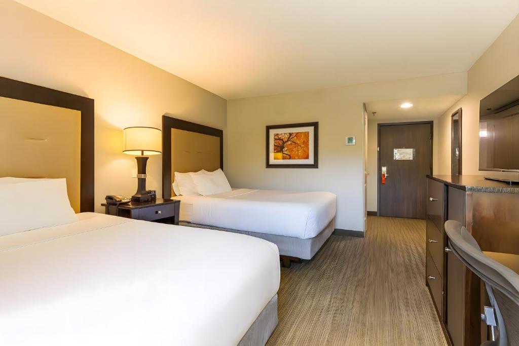 The Branson Hillside Hotel - 