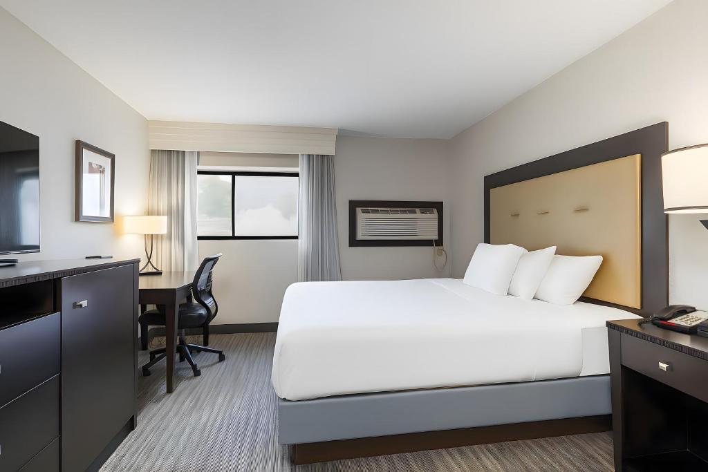 The Branson Hillside Hotel - 