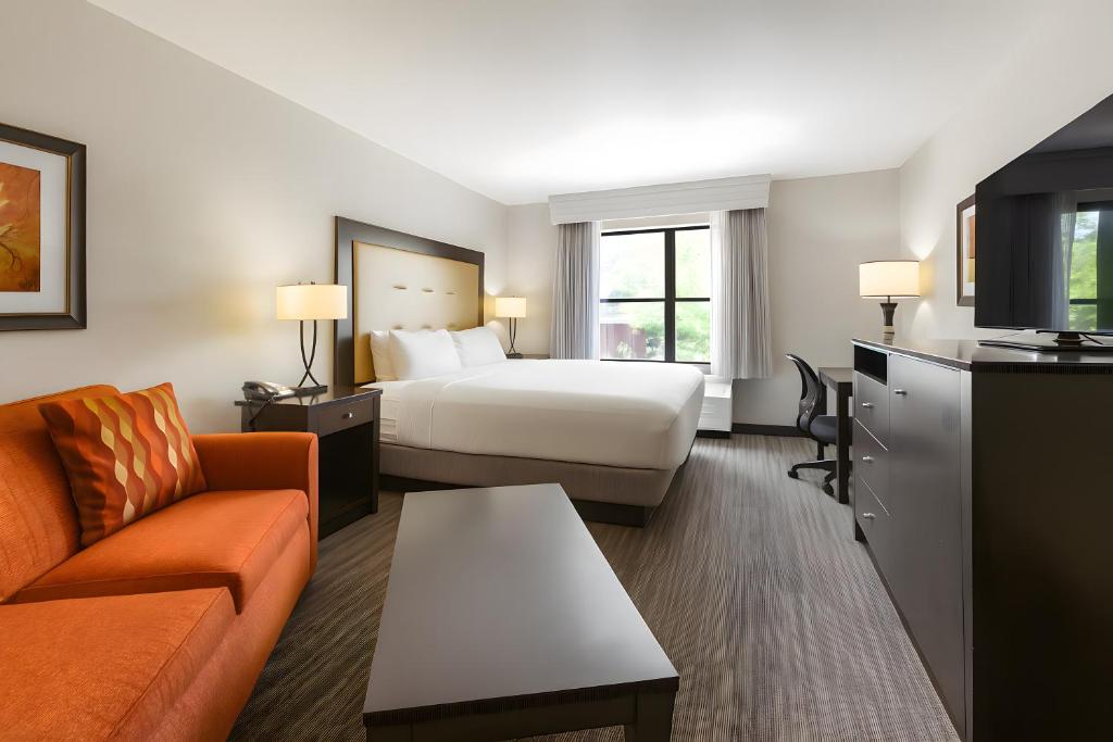 The Branson Hillside Hotel - 