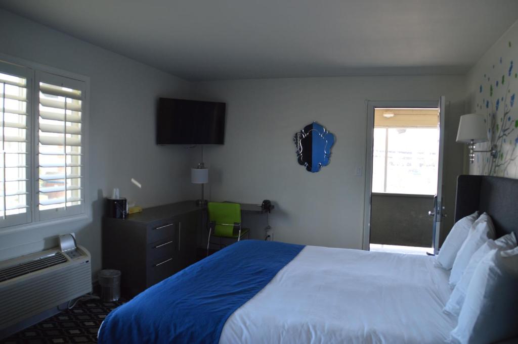 Postel nebo postele na pokoji v ubytování University Inn ASU/Tempe