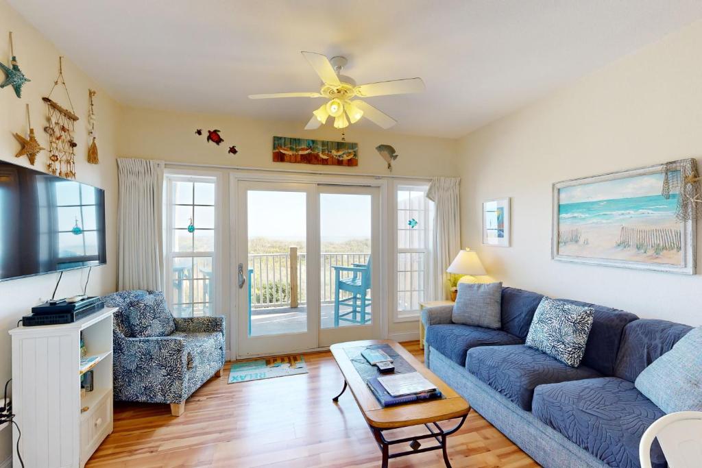 a living room with a couch and a tv at HADS814 Wahoo 814 #102DS-H in Hatteras