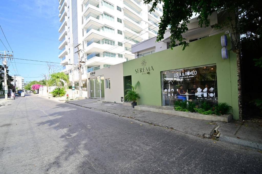 a store on the side of a street next to a building at Hotel SEREMA in Cartagena de Indias