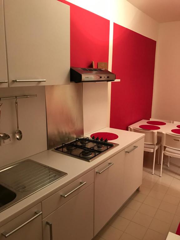Kuchyňa alebo kuchynka v ubytovaní AlbaChiara Suite Rooms - City Center