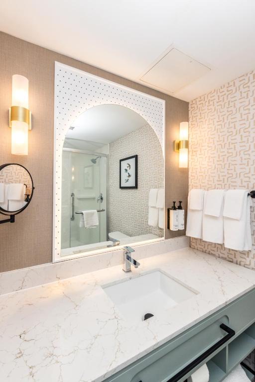 Voco The Clair Cincinnati Downtown by IHG photo