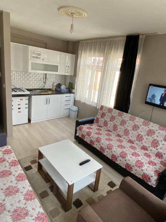 a living room with a couch and a table at TANER PANSİYoN in Edirne