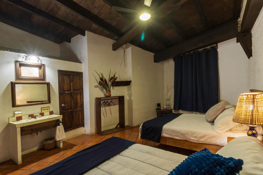 a bedroom with a bed and a table in a room at Casa Huitsiki in Cuetzalán del Progreso