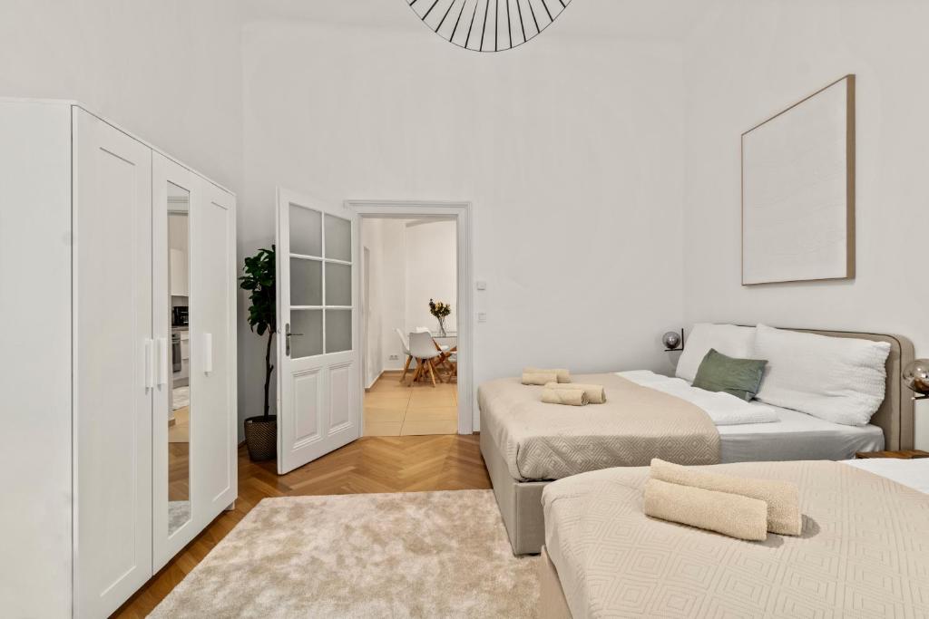 Roomy 2BR Apartment - U6 Metro Nearby