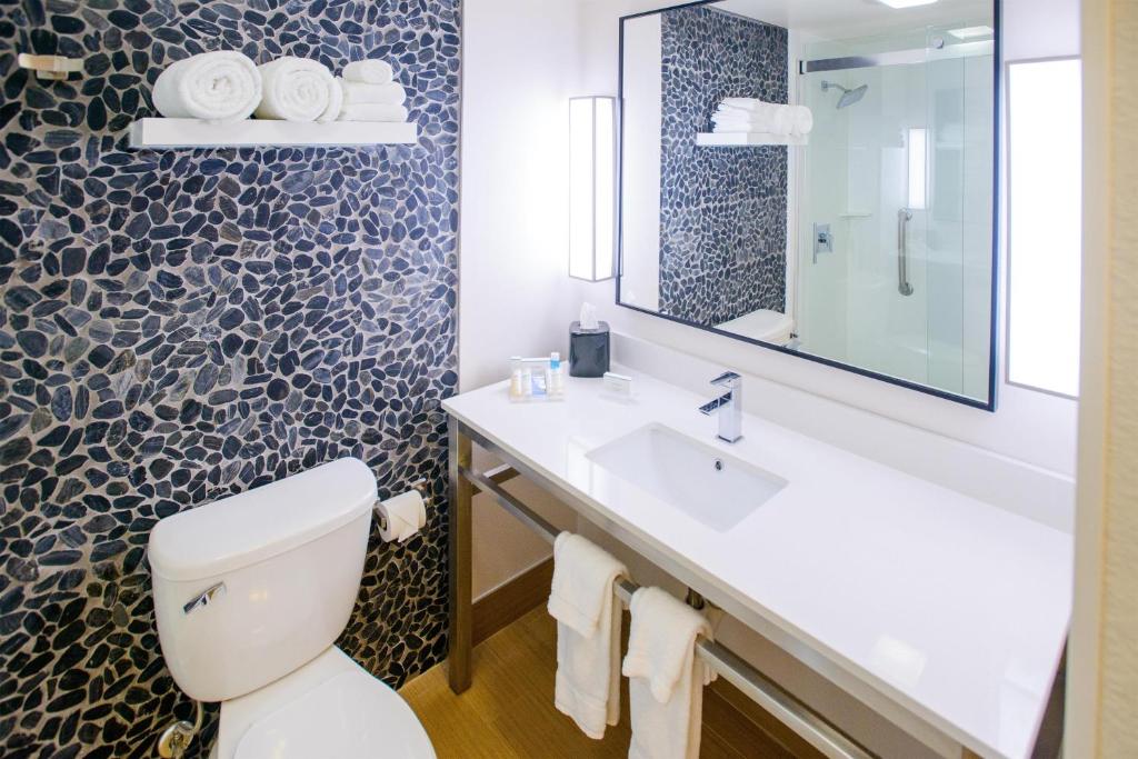 Hilton Garden Inn Rochester Downtown photo