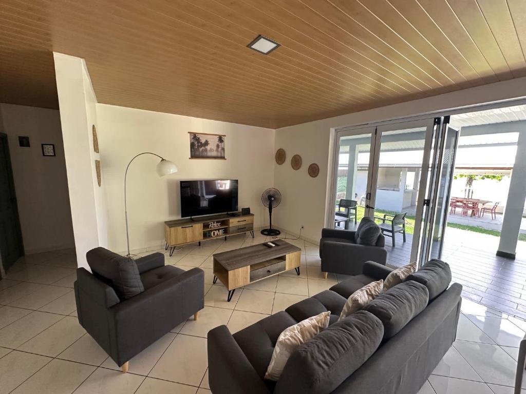3BR Beachfront Villa Steps from the Lagoon - photo 9 - Moorea, Polynésie
