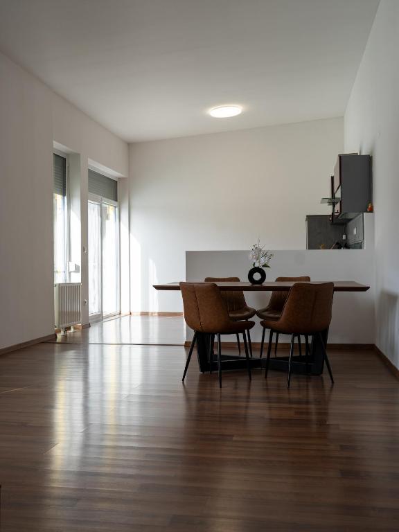 a dining room with a table and chairs at Komfortresidenz Natur in Weiz