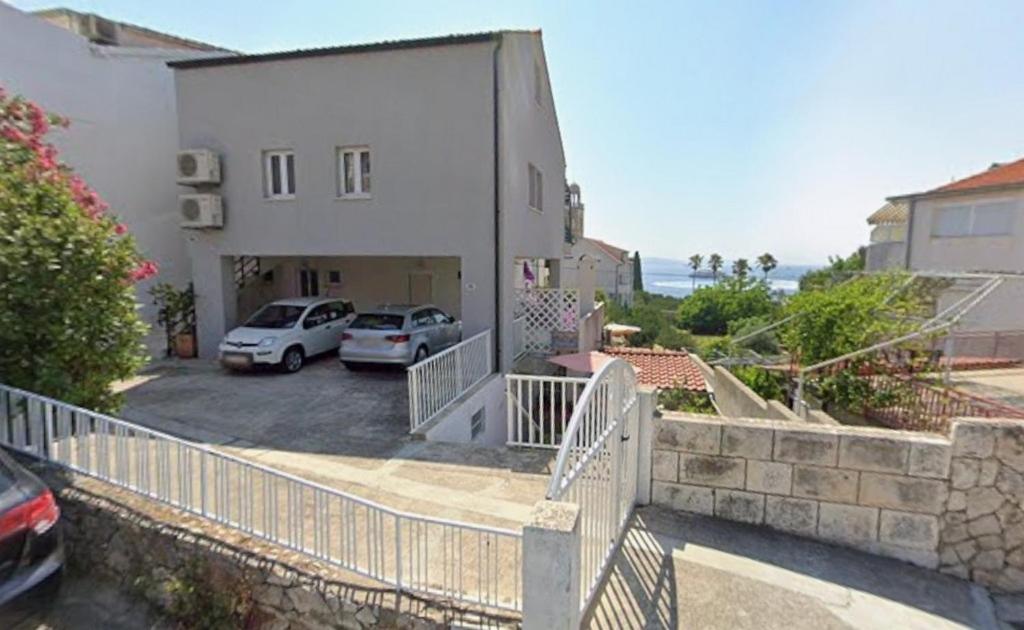 Apartments with parking space Hvar - 25169