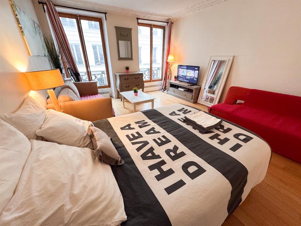 2 Charming flat in Heart of Paris near Louvre&Metro