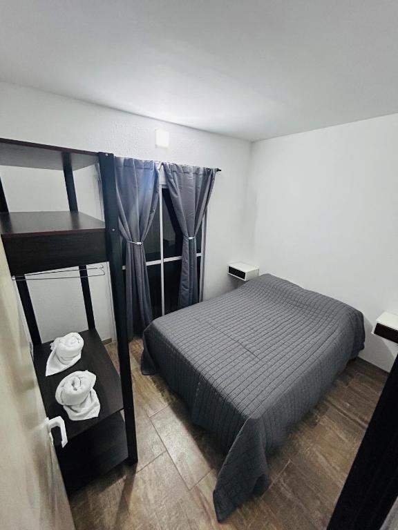 a bedroom with a bed and a bunk bed at Departamento ESTRADA ideal para pasajeros en tránsito, viajes laborales o estadías cortas Ubicado en Ezeiza, a solo 20 minutos del Aeropuerto Internacional Ministro Pistarini, ofrece comodidad y practicidad para hasta 4 personas in Tristán Suárez